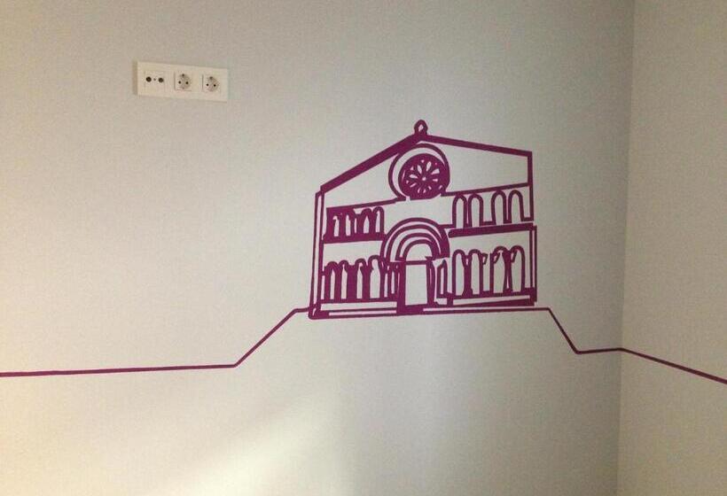 הוסטל Pensión Herradores