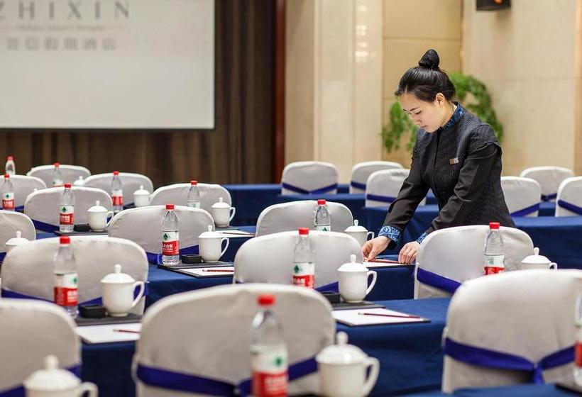 Отель Zhixin Holiday