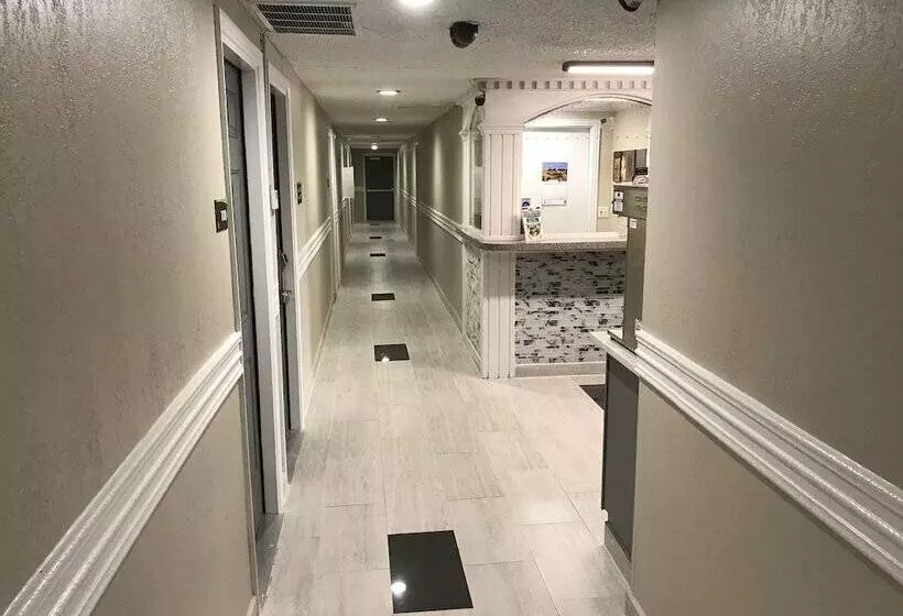 مُتل Hometown Inn & Suites