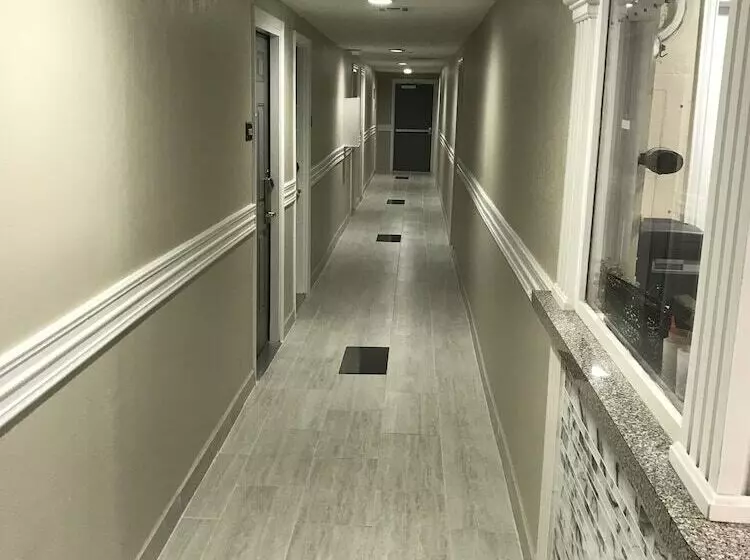 مُتل Hometown Inn & Suites