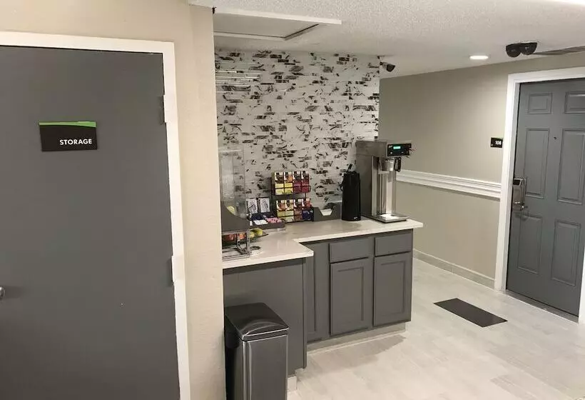 مُتل Hometown Inn & Suites