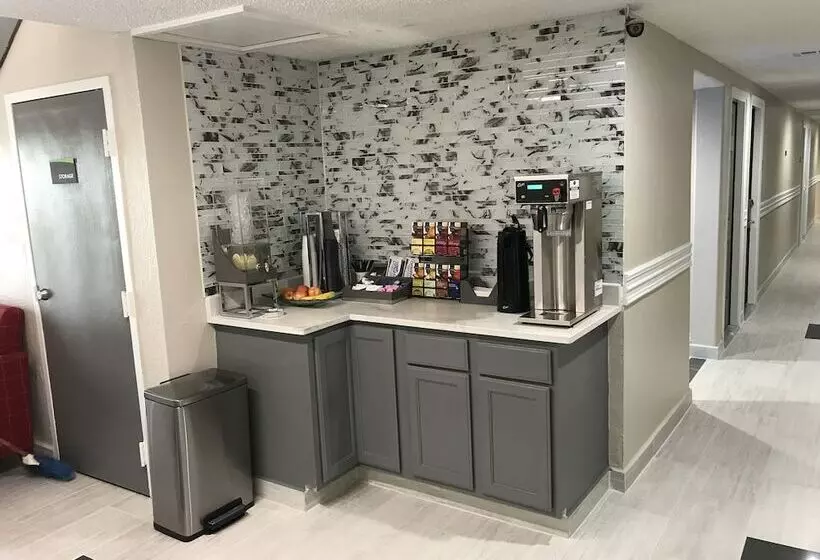 مُتل Hometown Inn & Suites