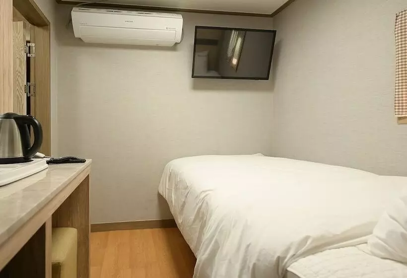 Daeyoung Hotel Myeongdong