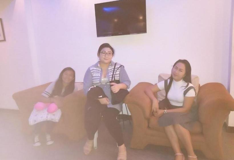 فندق Eustacia Suites