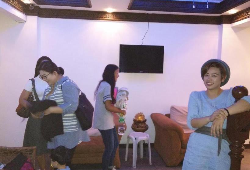 فندق Eustacia Suites