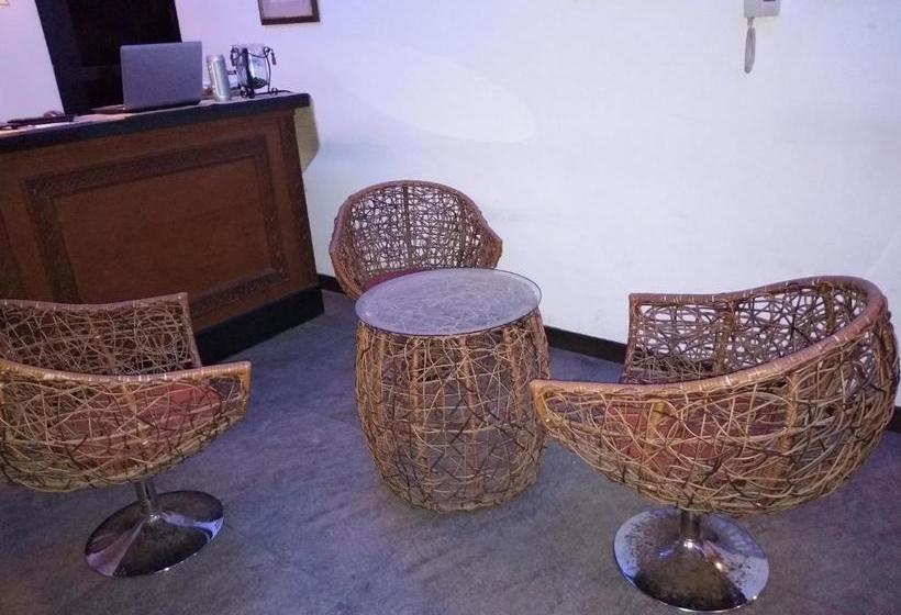 فندق Eustacia Suites