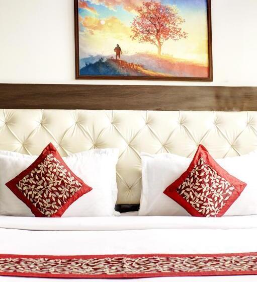 Отель Mint City Center Suites