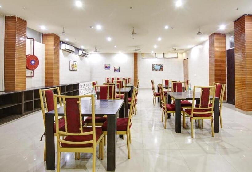 Отель Mint City Center Suites