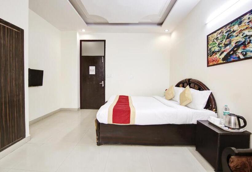 Отель Mint City Center Suites