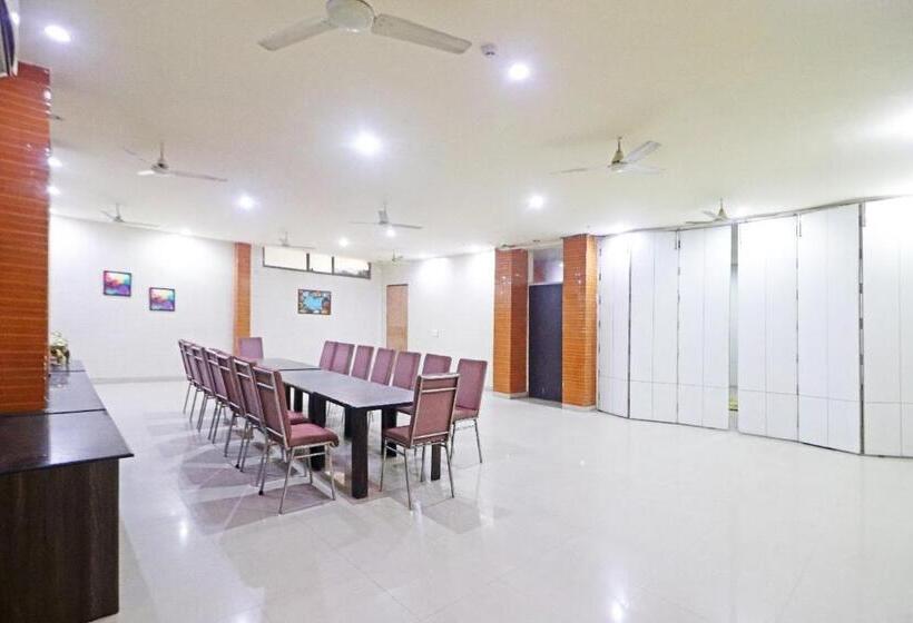 Отель Mint City Center Suites