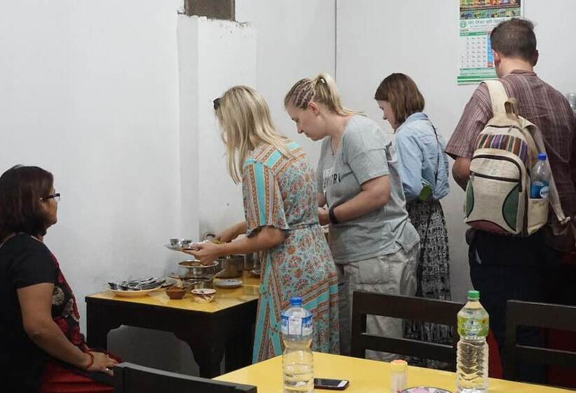 تختخواب و صبحانه Friend S Guest House