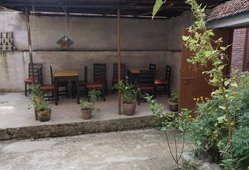 تختخواب و صبحانه Friend S Guest House