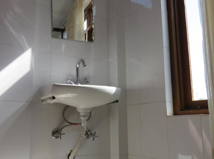 تختخواب و صبحانه Friend S Guest House