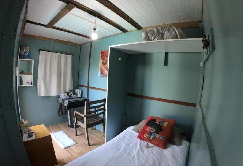 مبيت وإفطار Leo's Den