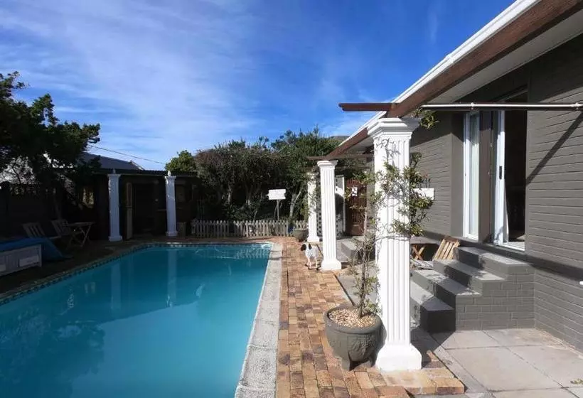 Aamiaismajoitus (B&B) Leo's Den