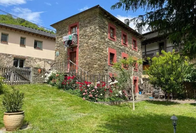 ホテル Y Apartamentos Rurales L Anceo