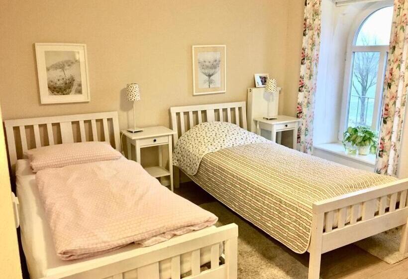 Отель Station L