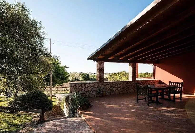 Aamiaismajoitus (B&B) Casalventodimare E Tramontana