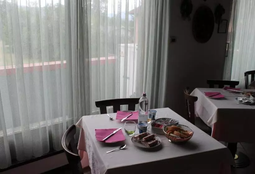 هتل O'scugnizzo 2