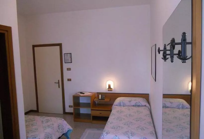 هتل O'scugnizzo 2