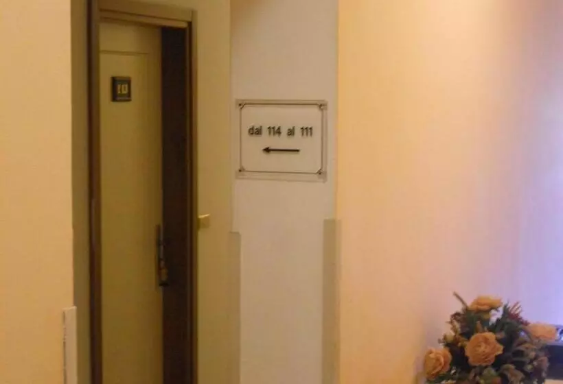 هتل O'scugnizzo 2