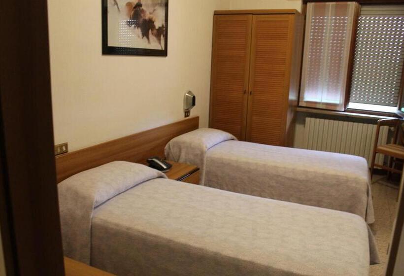 هتل O'scugnizzo 2