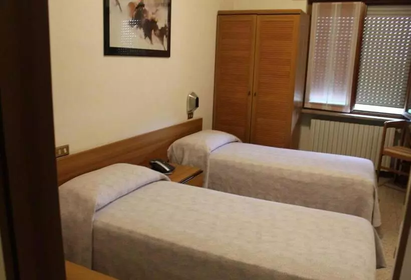 هتل O'scugnizzo 2