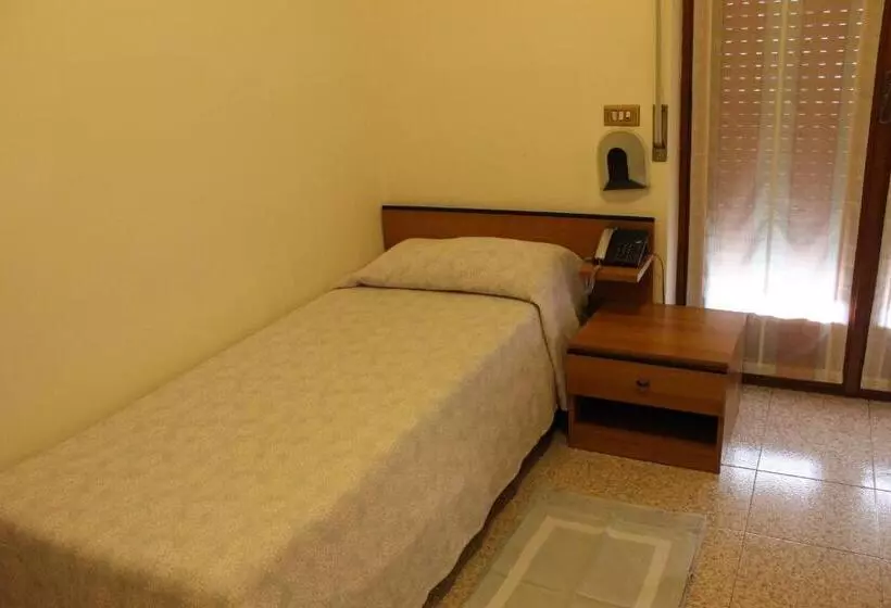 هتل O'scugnizzo 2