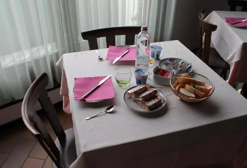 هتل O'scugnizzo 2