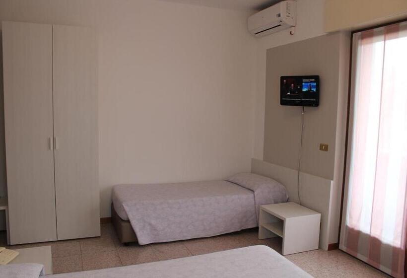 هتل O'scugnizzo 2