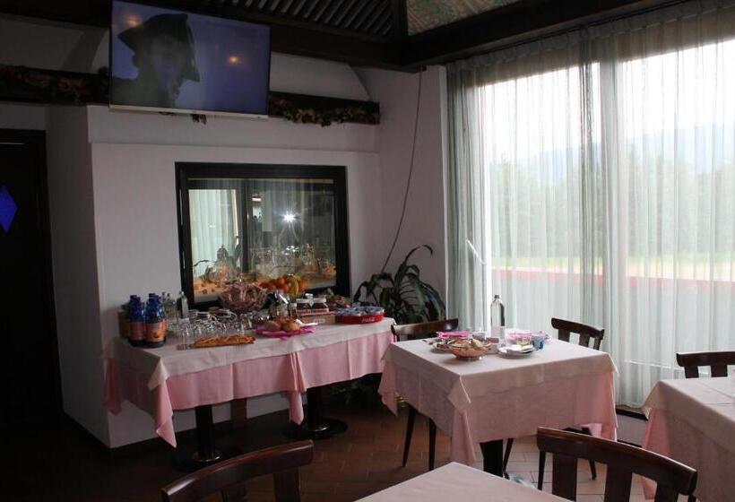 هتل O'scugnizzo 2