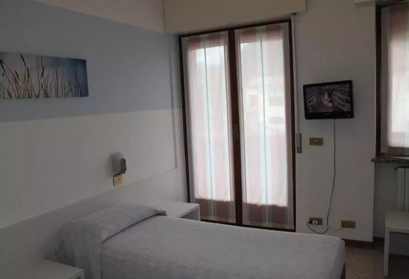 هتل O'scugnizzo 2