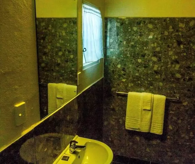 هتل Simon S Place