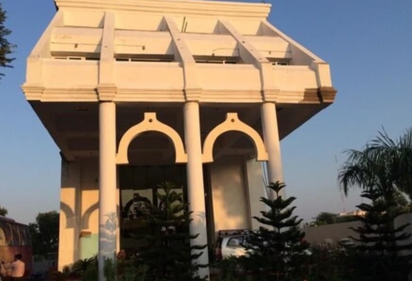 هتل The Imperial Bodhgaya