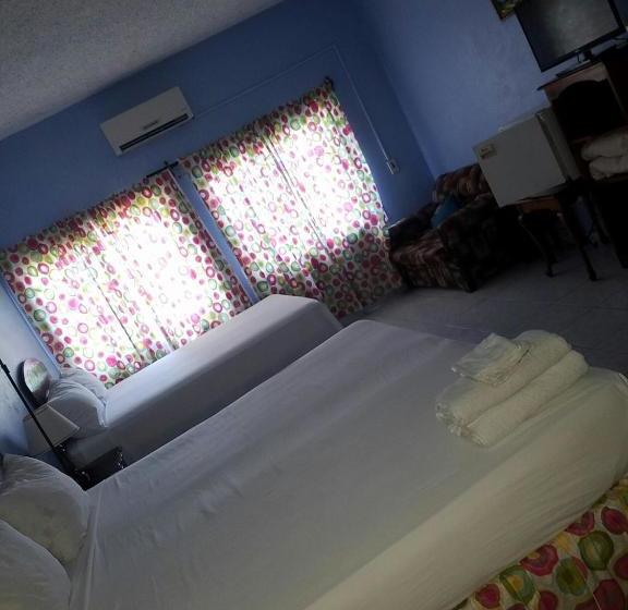 فندق Tropical Court