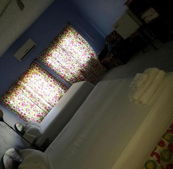 فندق Tropical Court