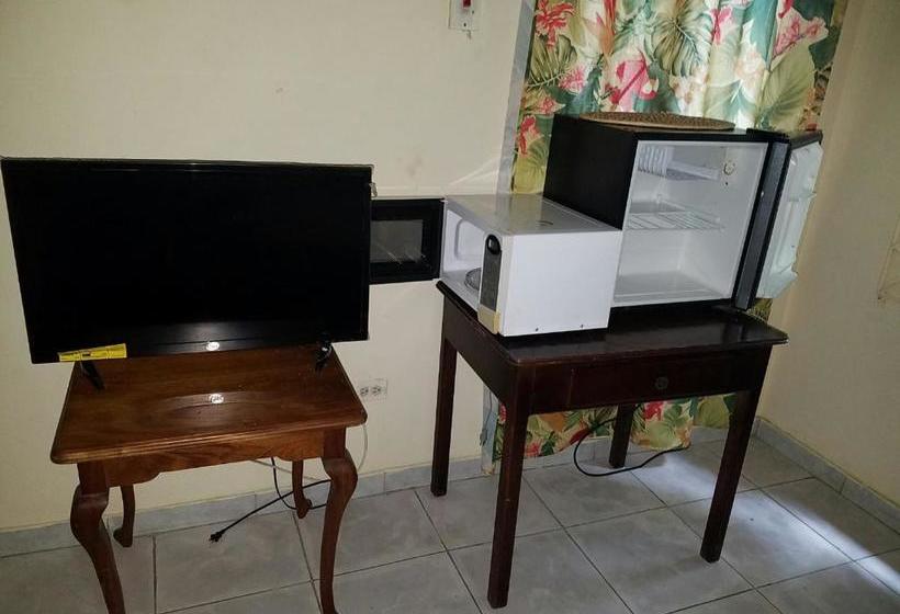 فندق Tropical Court