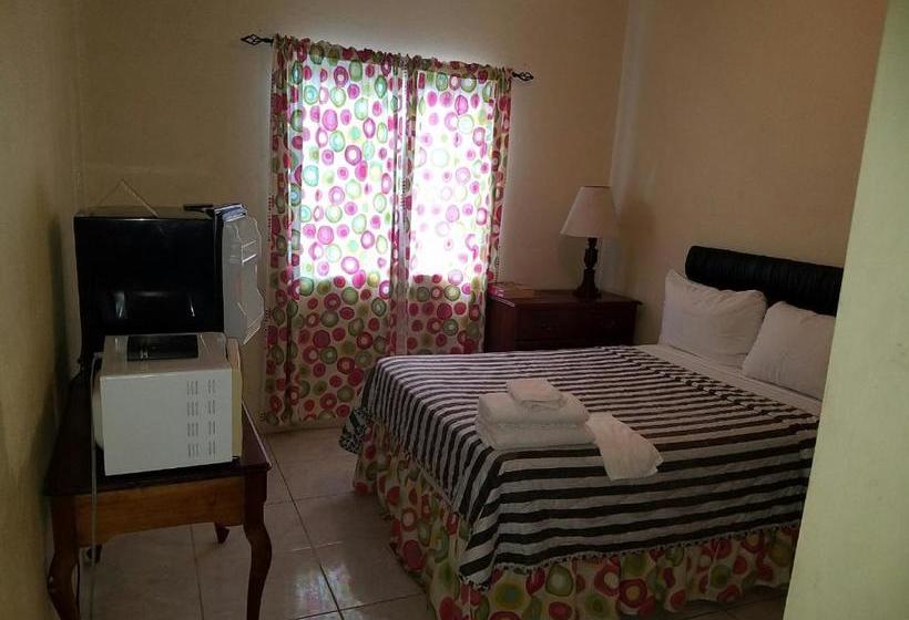 فندق Tropical Court