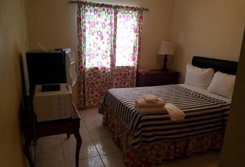 فندق Tropical Court