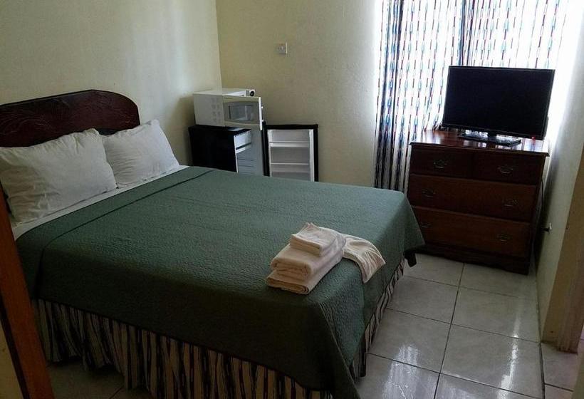 فندق Tropical Court