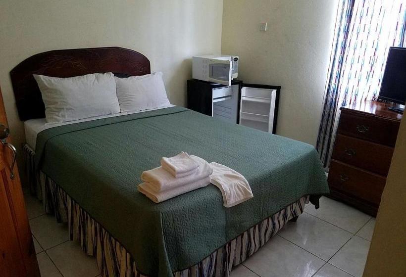 فندق Tropical Court