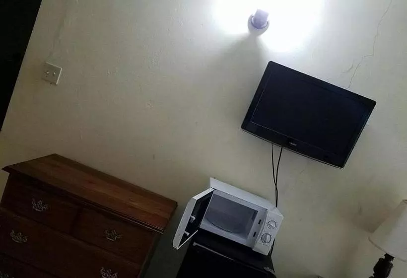 هتل Tropical Court