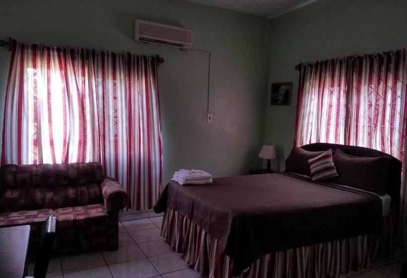 فندق Tropical Court