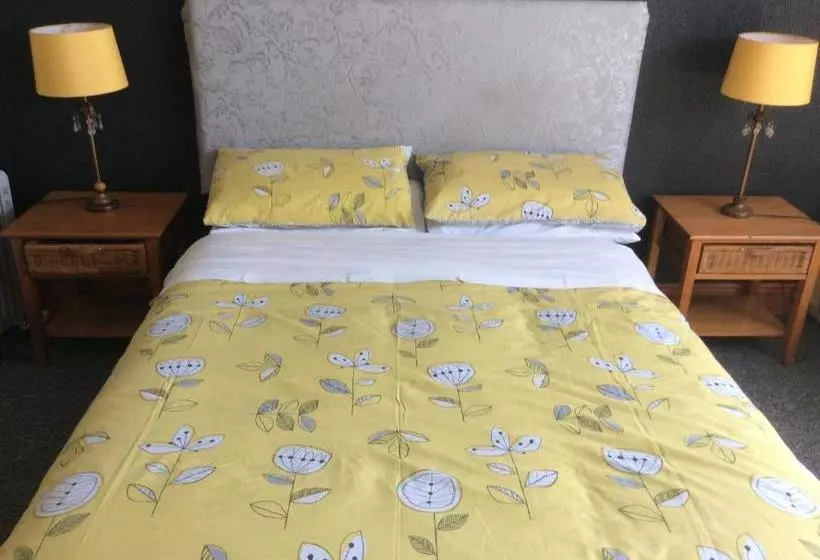 تختخواب و صبحانه Coach House Suites