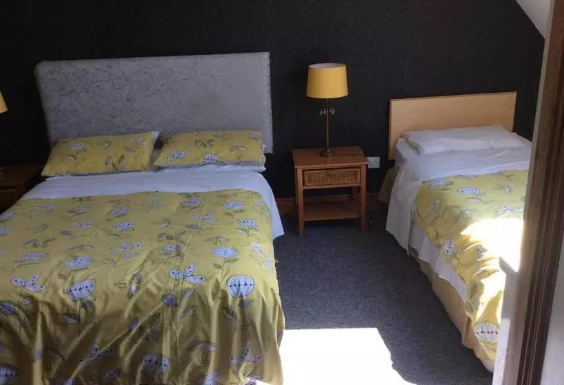 تختخواب و صبحانه Coach House Suites