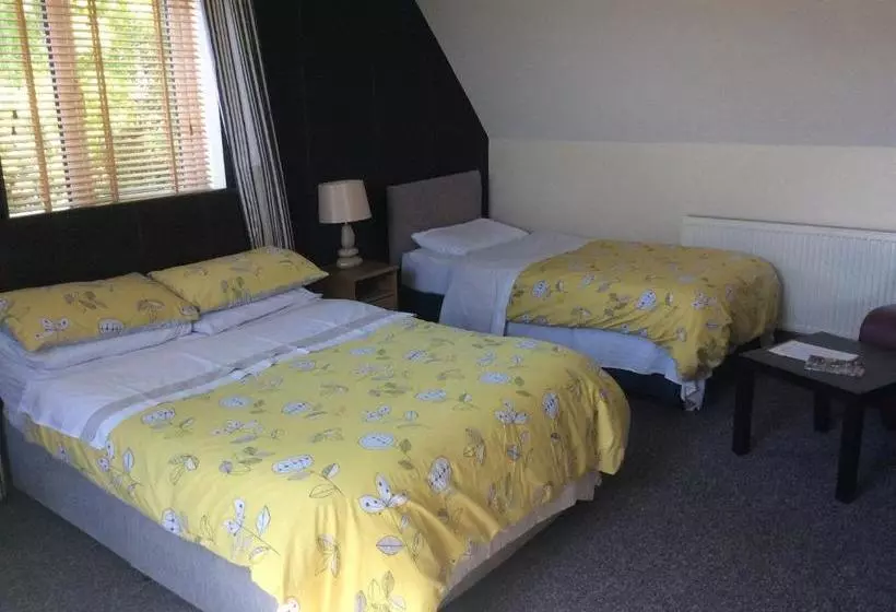 تختخواب و صبحانه Coach House Suites