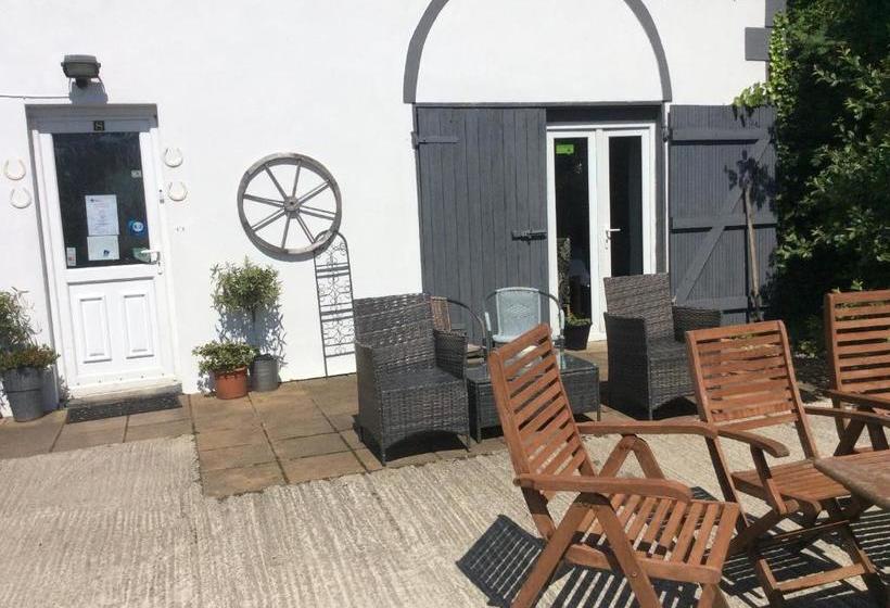 مبيت وإفطار Coach House Suites