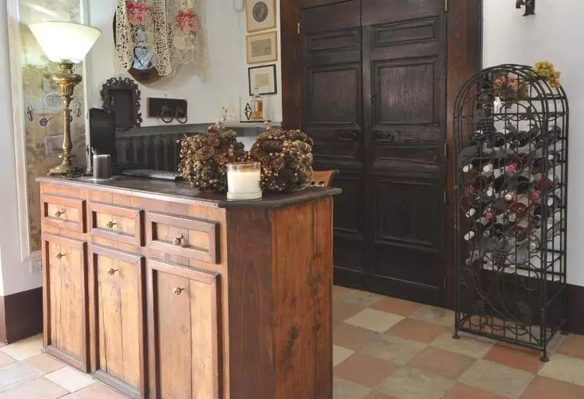 Aamiaismajoitus (B&B) La Canonica Dei Fiori   Anna Fendi Country House