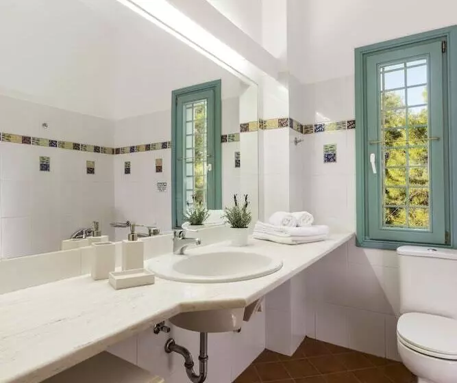 Electra Beachfront Villa