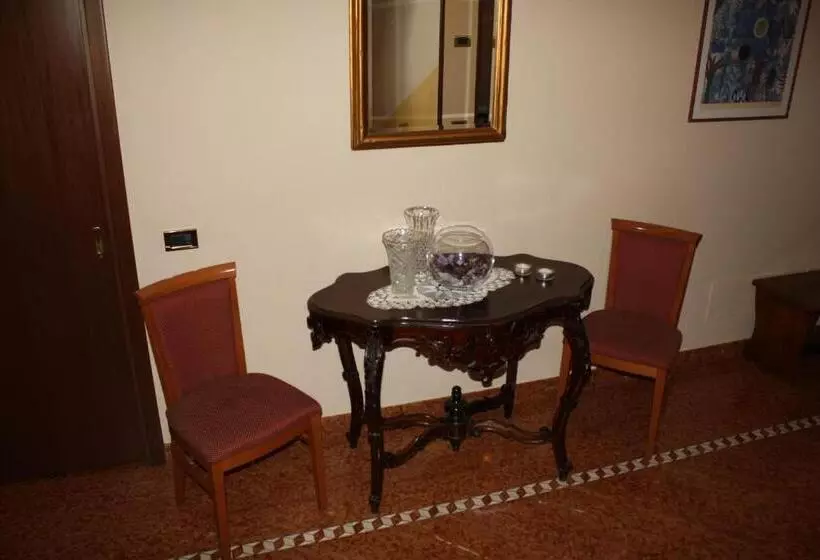 Hotelli Albergo Ristorante Punta Dell'est